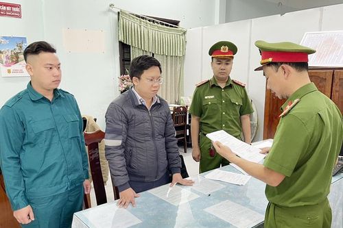 Khởi tố, bắt giám đốc một phòng giao dịch ngân hàng về tội lừa đảo chiếm đoạt tài sản