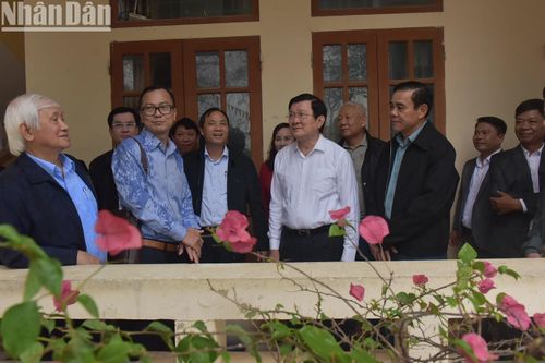 Nguyên Chủ tịch nước Trương Tấn Sang khảo sát các điểm trường vượt lũ tại Hà Tĩnh
