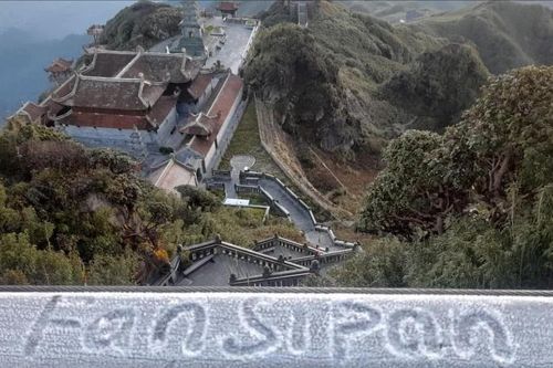 Sương muối lại 'trải' xuống đỉnh Fansipan