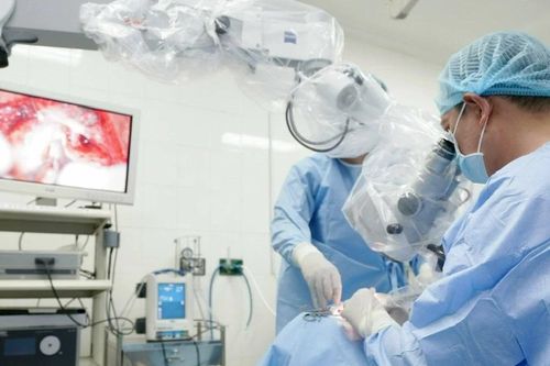 Ngăn chặn khám chữa bệnh không phép là nhiệm vụ trọng tâm của ngành y tế năm 2024