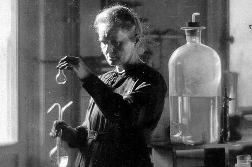 Ám ảnh sự thật ẩn giấu trong quan tài lót chì của Marie Curie