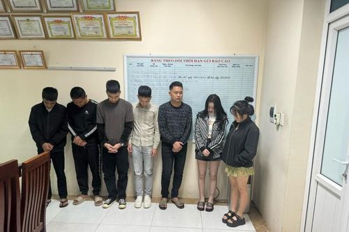 Bắt 7 nam, nữ đang 'thác loạn' trong quán Karaoke XO ở Vĩnh Phúc