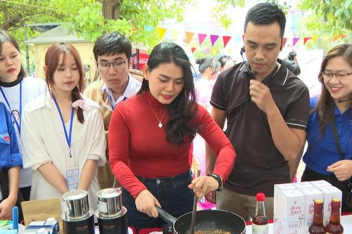 Cà phê mắm của thầy giáo dạy Tin