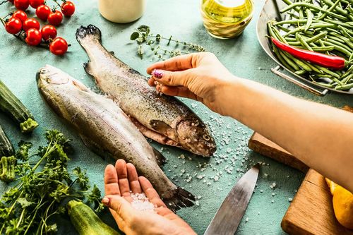 6 sai lầm nêm gia vị nấu ăn nhiều người mắc phải