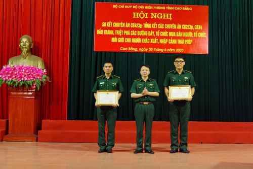 'Cặp bài trùng' tổ chức đưa người xuất, nhập cảnh trái phép qua biên giới