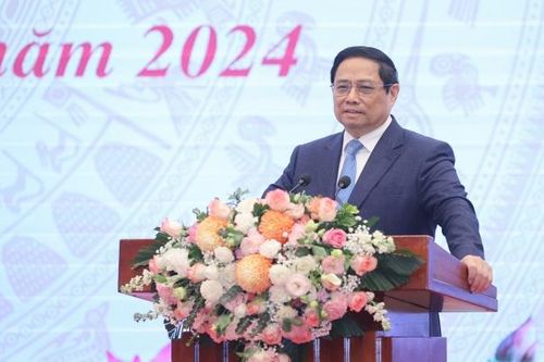 Thủ tướng: Năm 2024, ngành du lịch phấn đấu đón và phục vụ 18 triệu lượt khách du lịch quốc tế