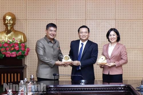 Tổng Lãnh sự quán Việt Nam tại Pakse, Luông-pha-băng (Lào) thăm và làm việc tại tỉnh Ninh Bình