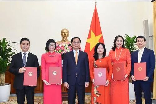 Bản tin 8H: Bộ Ngoại giao bổ nhiệm nhân sự