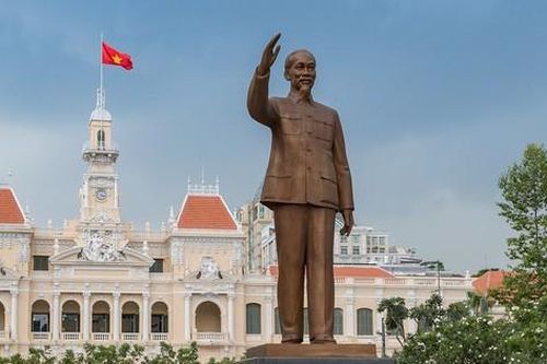 Tour tham quan tòa nhà UBND TPHCM sẽ kết hợp đến nhiều điểm du lịch nổi tiếng