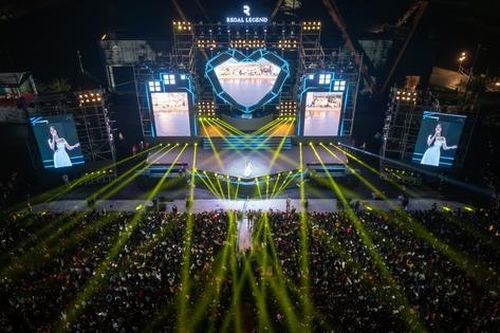 60.000 nghìn người bùng nổ cảm xúc cùng countdown 2024 tại Regal Legend