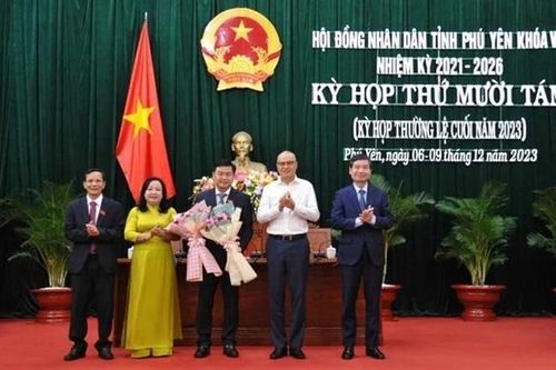 Phê chuẩn kết quả bầu Phó Chủ tịch HĐND tỉnh Cao Bằng và Phú Yên