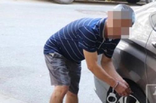 Tạm giữ đối tượng đi tập thể dục 'tiện tay' đâm thủng lốp nhiều ô tô