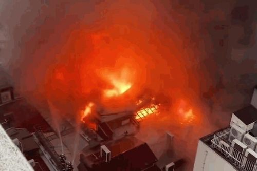 Hỏa hoạn tại khu mua sắm lâu đời tại Nhật Bản