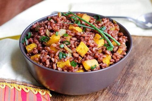 Dùng gạo lứt thay hoàn toàn gạo trắng được không?