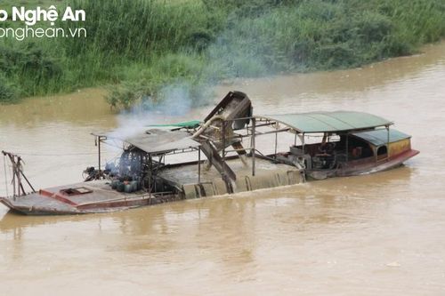 Hàng loạt vi phạm ở các doanh nghiệp khai thác cát tại Nghệ An