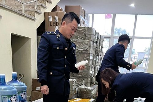 Liên ngành Hà Nội tạm giữ gần 20.000 mỹ phẩm các loại có dấu hiệu nhập lậu