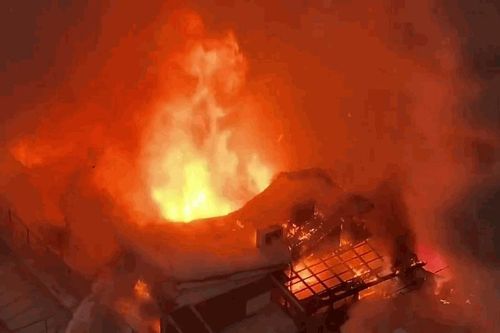 Nhật Bản: Sơ tán phố ẩm thực do hỏa hoạn bùng phát