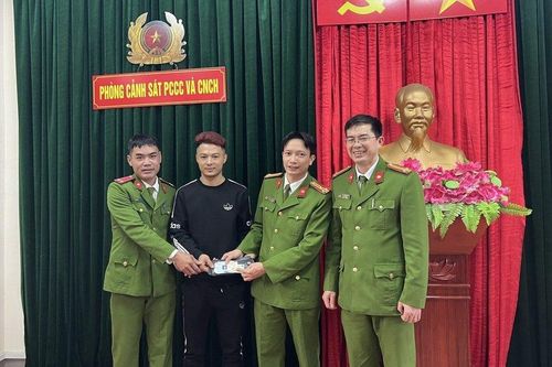 Hà Tĩnh: Chiến sĩ Công an nhặt được của rơi trả lại người đánh mất