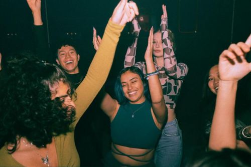 Lý do Gen Z không biết tận hưởng niềm vui, ngày càng ít bạn bè