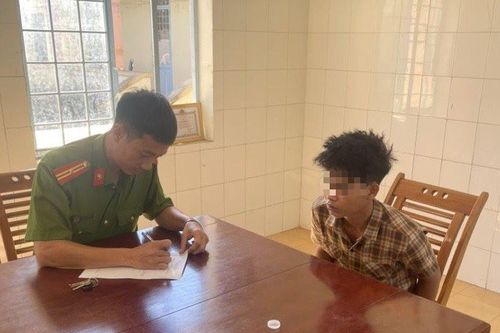 Có cồn, thanh niên chém chết bố dượng