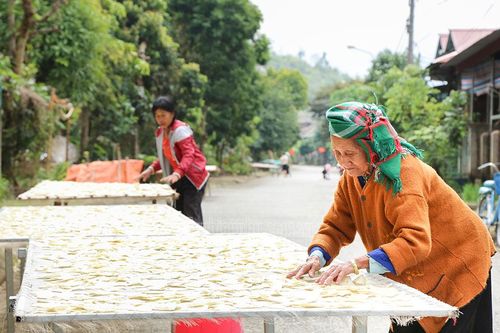 Toàn dân xóa nghèo ở Mường Lay