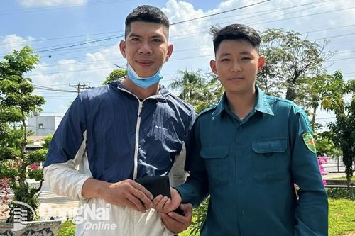 2 dân quân không tham của rơi, trả lại tài sản cho người đánh mất