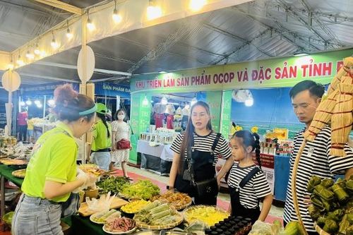 Chuẩn bị tốt các điều kiện phục vụ nhân dân đón Tết Nguyên đán Giáp Thìn