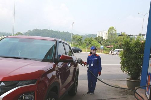 Tiếp tục giảm 50% thuế bảo vệ môi trường với các mặt hàng xăng, dầu