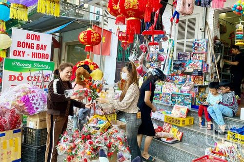 Kinh doanh ế ẩm, tiểu thương chật vật mưu sinh