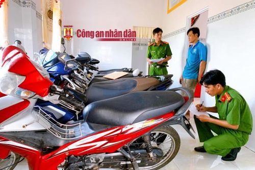 Tiệm sửa xe kiêm nhận cầm đồ 'lụi'