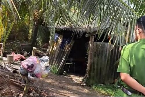 Người đàn ông tử vong bất thường trong vườn nhà