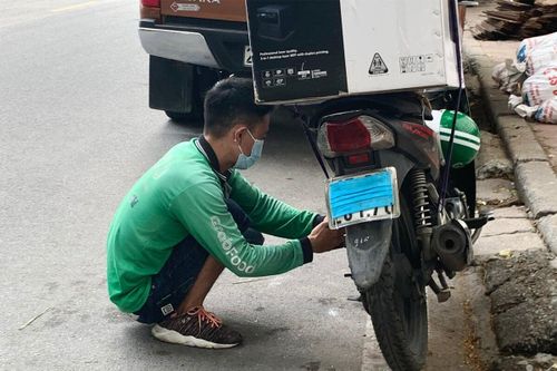 Che biển số xe máy khi tham gia giao thông bị phạt bao nhiêu tiền?