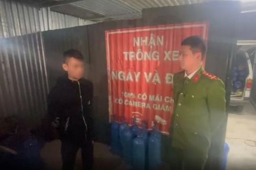 Phát hiện kho chứa 'bóng cười' tại điểm trông giữ xe