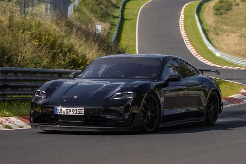 Chưa ra mắt, Porsche Taycan mới đã xô đổ thành tích của Tesla