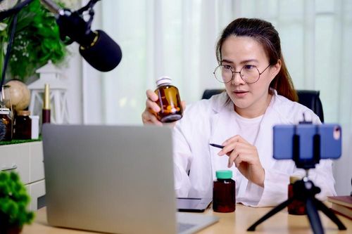 Quảng cáo thực phẩm sức khỏe tràn lan trên mạng, bác sĩ bức xúc