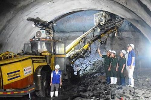 Những người 'khai sơn phá thạch', mở đường cao tốc