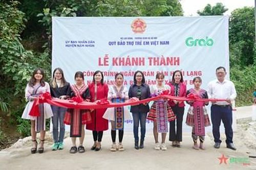 Khánh thành cây cầu thứ 7 và thứ 8 thuộc dự án 'Xây cầu đến lớp' tại Lai Châu