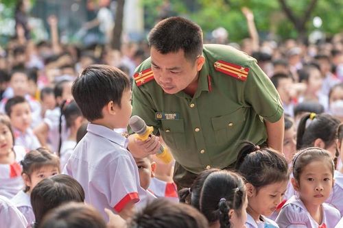 Phát triển đội ngũ báo cáo viên, tuyên truyền viên có tâm với nghề
