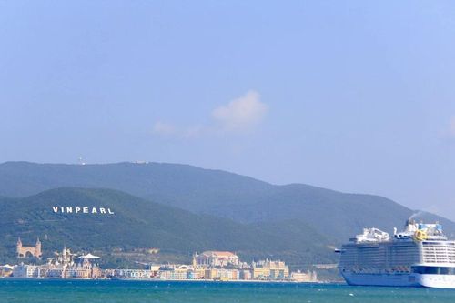 Nha Trang đón siêu tàu du lịch đầu tiên trong năm 2024