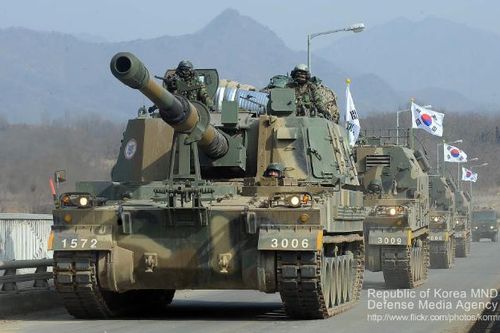 Hàn Quốc khoe uy lực 'Thần Sấm' K9 Thunder trong cuộc tập trận đầu năm