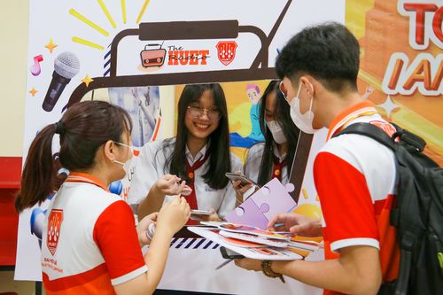 500 học sinh, sinh viên Thừa Thiên Huế hào hứng trải nghiệm trí tuệ nhân tạo