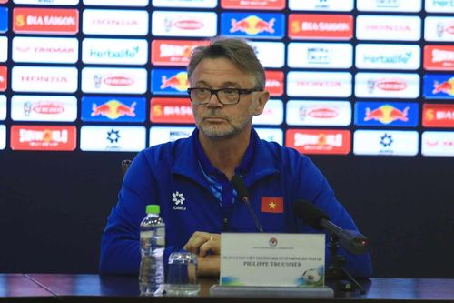 HLV Troussier nói gì trước khi cùng tuyển Việt Nam lên đường sang Qatar?