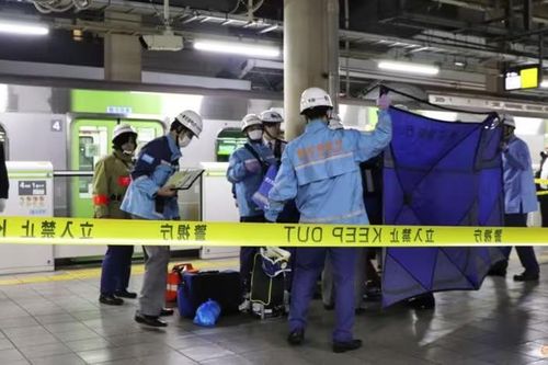 Ba người bị thương trong vụ đâm dao trên tàu Tokyo, một nữ nghi phạm bị bắt giữ