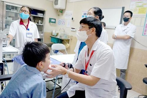 Tưởng là hạch, đi khám bất ngờ phát hiện u khoang họng