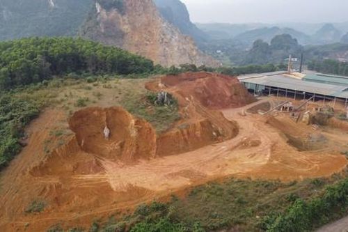 Cận cảnh mỏ đất trái phép khiến một giám đốc công ty ở Hòa Bình bị bắt tạm giam