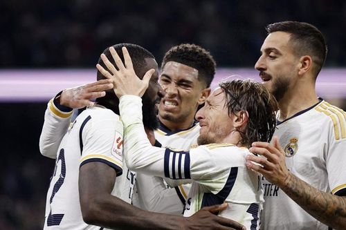 Real Madrid chật vật giữ ngôi đầu La Liga