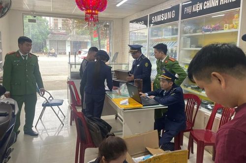 Xử phạt một cửa hàng kinh doanh điện thoại nhập lậu