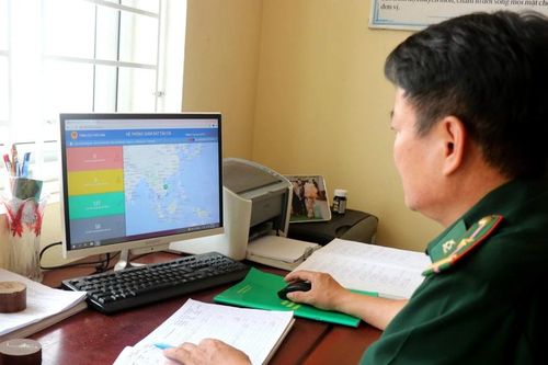 Bình Định: Nỗ lực tìm kiếm 3 cha con ngư dân mất liên lạc 4 ngày trên biển
