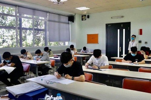 Bản tin 4/1: Học phí đại học năm 2024 tăng, sinh viên nào thuộc diện được miễn giảm?