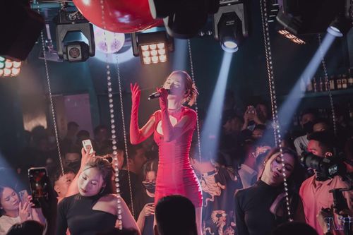 Xôn xao nữ ca sĩ nổi tiếng showbiz Việt thiếu nợ hơn 1 tỷ rưỡi: Thực hư ra sao?